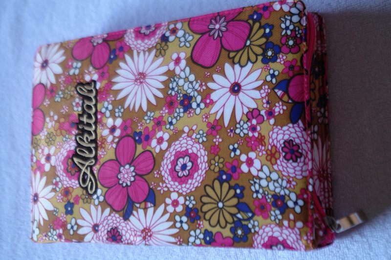 Alkitab Indonesian Bible with INDONESIAN SPECIAL CLOTH FLOWERS PINKS DESIGN with Zipper, Golden Edges, Thumb Index 