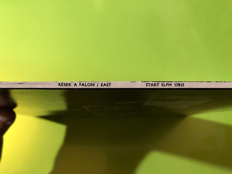 Rések a falon East Start Records Signed Hungarian Prog-Rock Vinyl LP (RésekafalonEast)