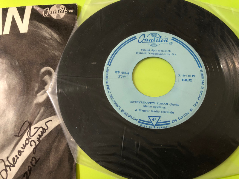 Zorán / Metro Autographed 7" Vinyl Single - Hómadár / Mária volt (1970) (ZoránHómadár)