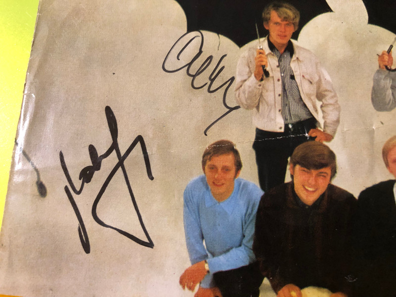 Omega Autographed 7" Vinyl Single - Ismertem egy lányt / Szeretnék visszamenni hozzád (1968) (Ismertemegylányt)