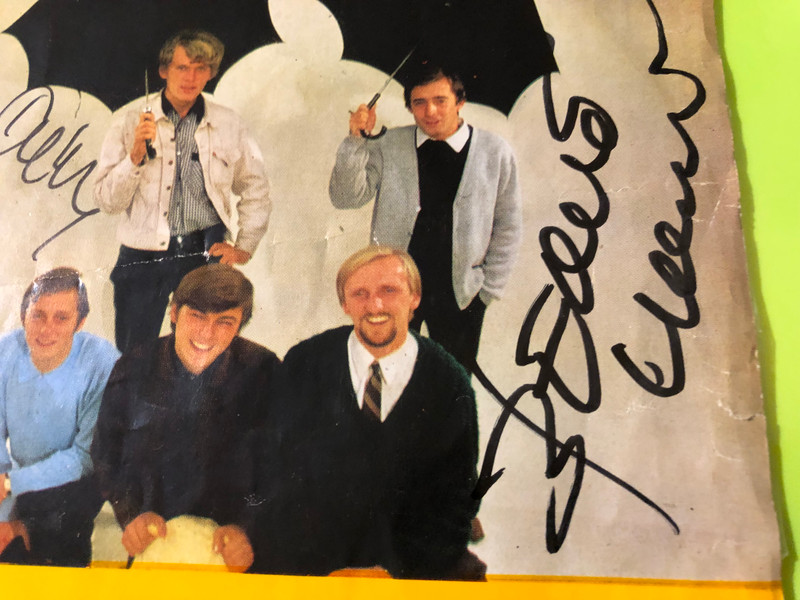 Omega Autographed 7" Vinyl Single - Ismertem egy lányt / Szeretnék visszamenni hozzád (1968) (Ismertemegylányt)