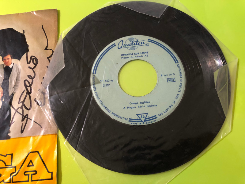 Omega Autographed 7" Vinyl Single - Ismertem egy lányt / Szeretnék visszamenni hozzád (1968) (Ismertemegylányt)