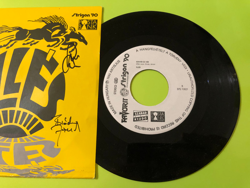 Illés Együttes Autographed 7" Vinyl Single - Új Világ / Kenyér és Vér (1990) (IllésEgyüttesÚjVilág)