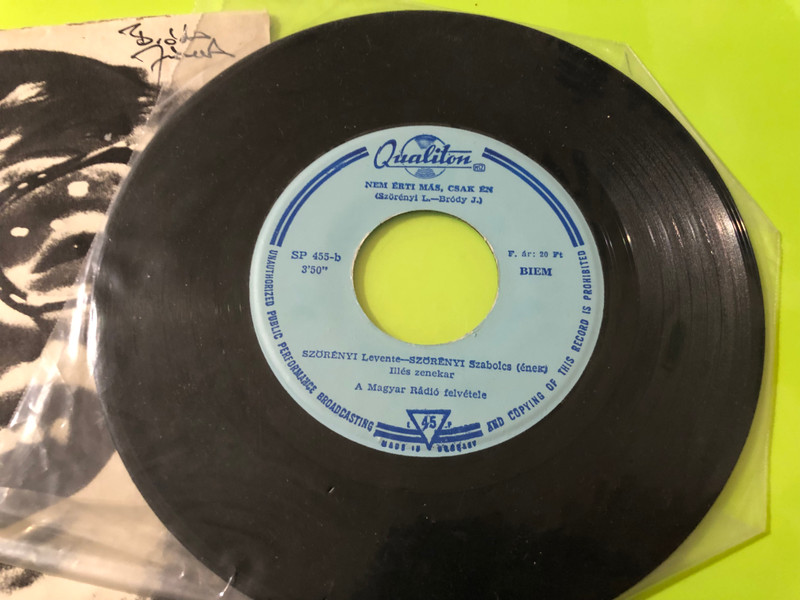 Szörényi Levente & Illés Autographed 7" Vinyl - Nehéz Az Út (1968) (SzörényiLeventeIllés)