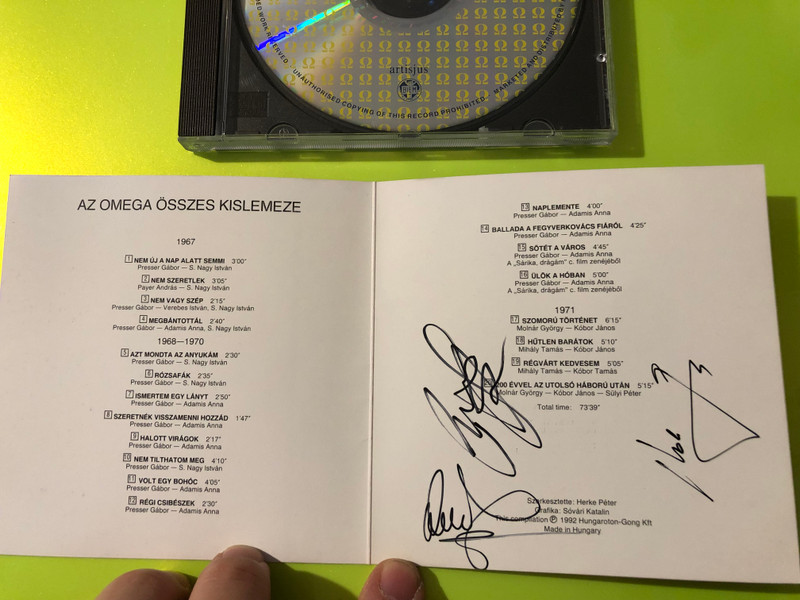 Omega: Az összes kislemeze 1967–1971 – Rare Autographed Hungarian Rock CD (Hungaroton-Gong) (5991813766120.)