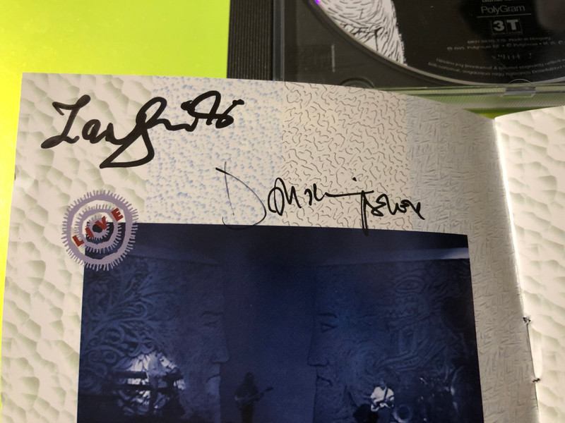 3T / PolyGram Hungary: EAST – Live: Két arc Multi-Signed CD (731452944429)