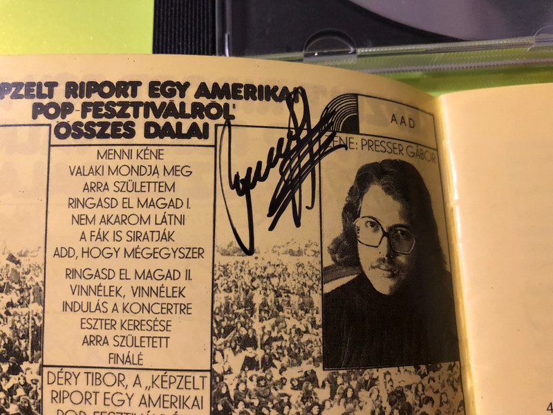 Autographed "Képzelt riport egy amerikai popfesztiválról" / "Harmincéves vagyok" MEGA Music CD (5991813765925.)