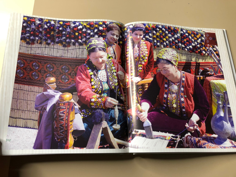 Heavenly Beauty: Arşyň Nepisligi Art Book by Türkmen döwlet neşirýat gullugy (HeavenlyBeauty)