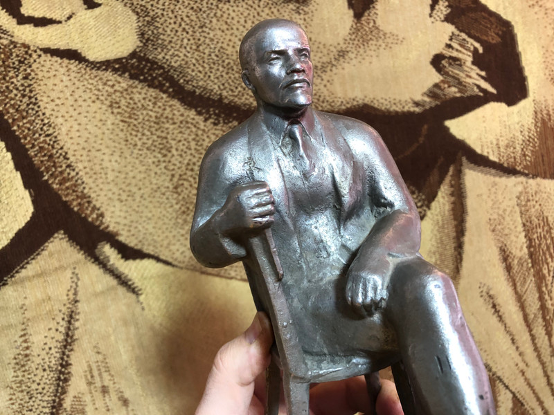 Monumentskulptura Seated Lenin Silumin Statue (Monumentskulptura)