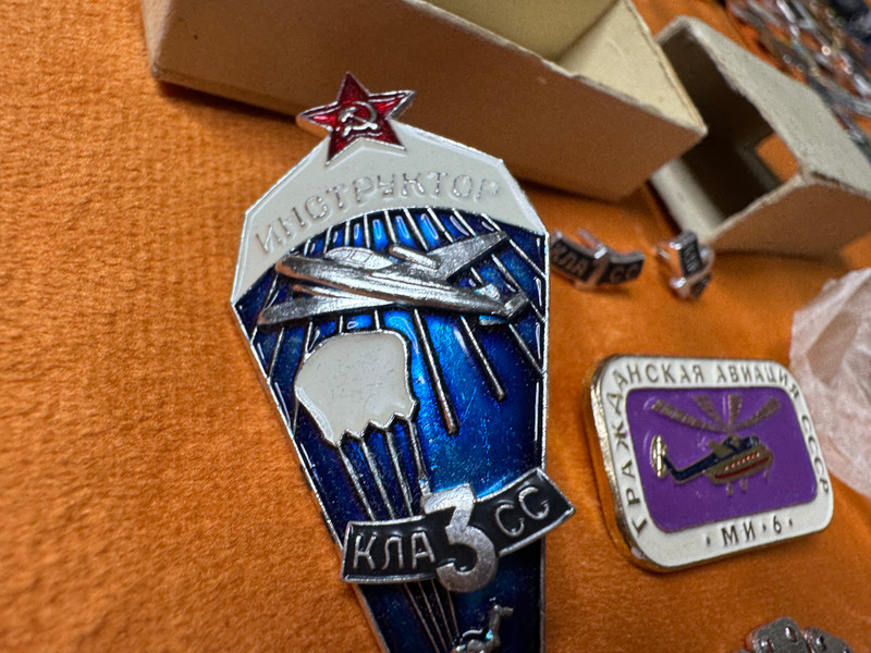 Soviet USSR Civil Aviation & Parachute Instructor Badge Set — DOSAAF / Aeroflot, Mi-6 & Parachutist Instructor, 1960s–1970s