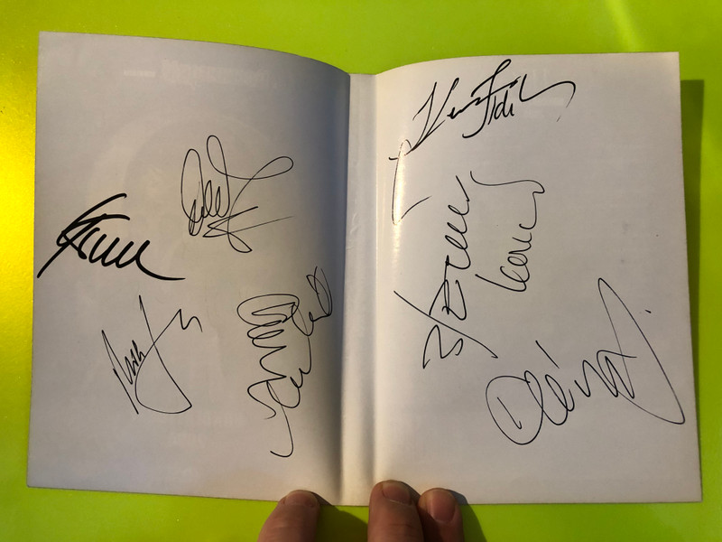Artmedia: Omega - Koncertturné 2004 / Signed by Band Members - DVD (2004 Concert Tour) (5998557197463.)