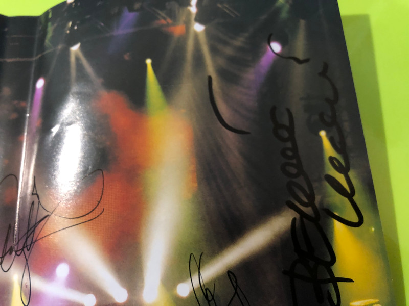 MEGA: Omega - Napot hoztam, csillagot / Signed by Band Members - Concert Tour DVD (Debrecen 2004) (5999545581639.)