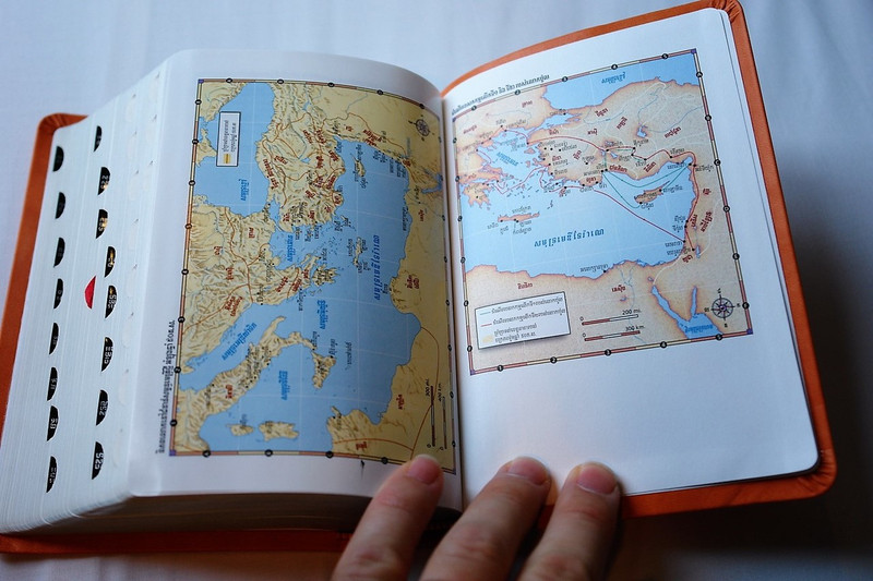 Khmer Holy Bible with Silver Edges and Thumb Index Purse 045 Mid Size with Color Maps