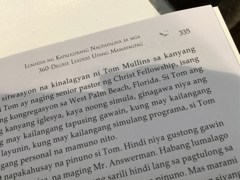 The 360-Degree Leader by John C. Maxwell - Tagalog Language Edition / Developing Your Influence from Anywhere in the Organization 