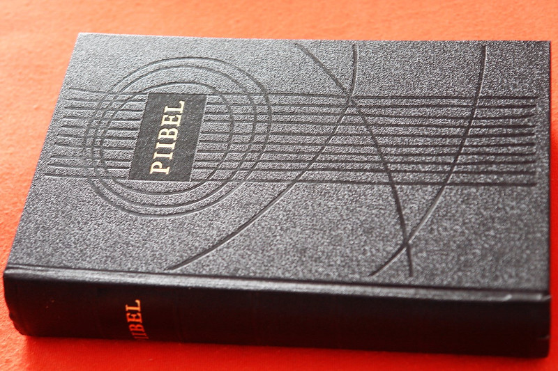 Piibel Vana Ja Uus Testament / The Bible in Estonian RO63 B.F.B.S. 1968 Print / Black Hardcover with Red Edges