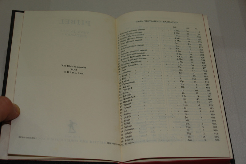 Piibel Vana Ja Uus Testament / The Bible in Estonian RO63 B.F.B.S. 1968 Print / Black Hardcover with Red Edges
