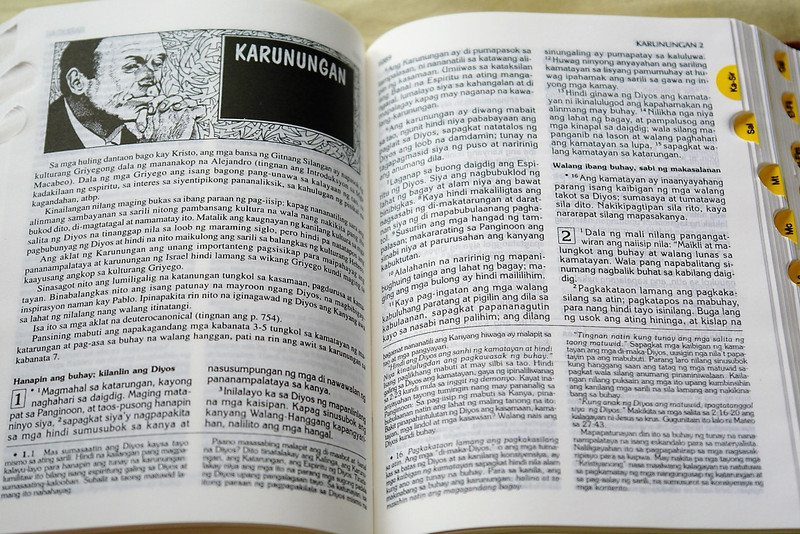 Biblia ng Sambayanang Pilipino / Christian Community Bible in Tagalog Language / Katolikong Edisyong Pastoral - Catholic Pastoral Edition / Color Maps, Thumb Index, BROWN Cover 