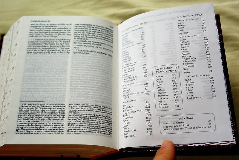 Biblia ng Sambayanang Pilipino / Christian Community Bible in Tagalog Language / Katolikong Edisyong Pastoral - Catholic Pastoral Edition / Color Maps, Thumb Index, BROWN Cover 