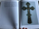 A Hit Asztala - Az áldozattól az istentiszteletig by dr. Fabiny Tibor / Öt vallás liturgikus tárgyaiból / Officina Nova 1990 / Relics of Judaism, Catholicism, Orthodoxy, Evangelical and Reformed faith / Hardcover (9637835857)