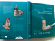 History in Pipe Smoke by Ridovics Anna / Történelem Pipafüstben / Selection from the Pipe collection of the Hungarian National Musem / Martin Opitz kiadó 2019 / Hungarian-English Bilingual Hardcover Book (9789639987616)