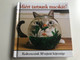 Miért tartsunk macskát? Kedvenceink 50 rejtett képessége by Jay Groce-Francesca Peppiatt-Paul Seaburn / Hungarian edition of 50 Uses for Your Cat / Translated by Uzsoki Eszter / Alexandra kiadó 2007 / Hardcover (9789633702994)