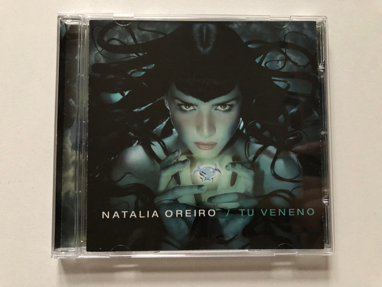 https://cdn11.bigcommerce.com/s-62bdpkt7pb/products/0/images/315036/Natalia_Oreiro_Tu_Veneno_BMG_Argentina_Audio_CD_2000_74321_76900_2_1__85835.1701805666.1280.1280.JPG?c=2