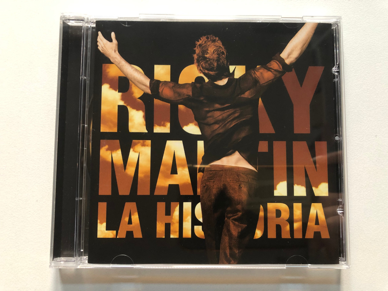 https://cdn11.bigcommerce.com/s-62bdpkt7pb/products/0/images/315502/Ricky_Martin_La_Historia_Columbia_Audio_CD_2001_501938_2_1__15404.1701973203.1280.1280.JPG?c=2
