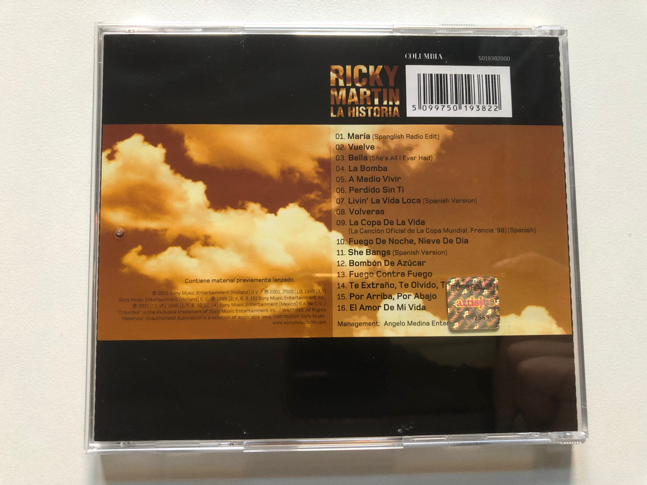 https://cdn11.bigcommerce.com/s-62bdpkt7pb/products/0/images/315503/Ricky_Martin_La_Historia_Columbia_Audio_CD_2001_501938_2_2__79955.1701973212.1280.1280.JPG?c=2