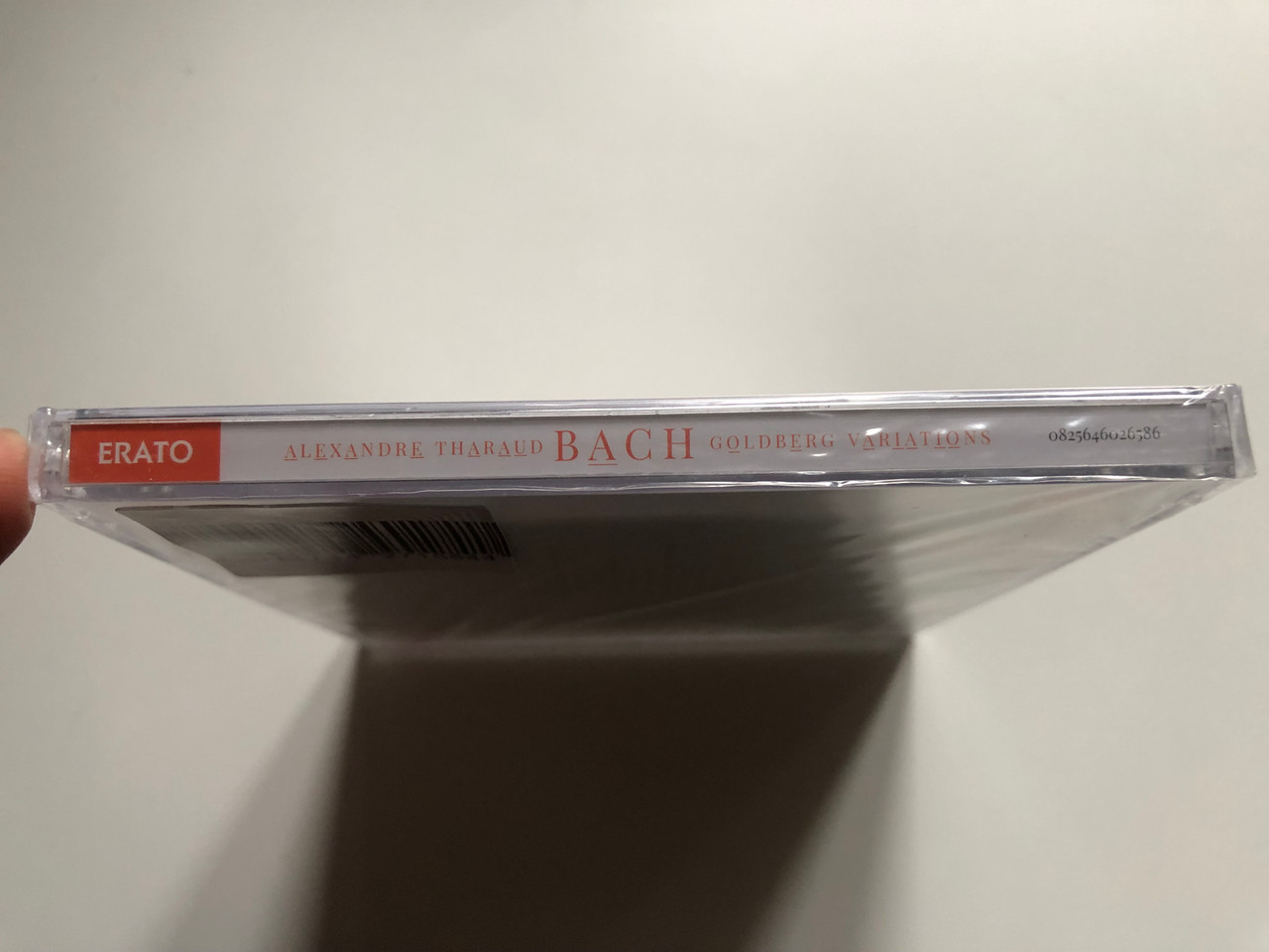 https://cdn11.bigcommerce.com/s-62bdpkt7pb/products/0/images/317018/Alexandre_Tharaud_Bach_Goldberg_Variations_Erato_Audio_CD_2015_0825646026586_3__93320.1703068792.1280.1280.JPG?c=2