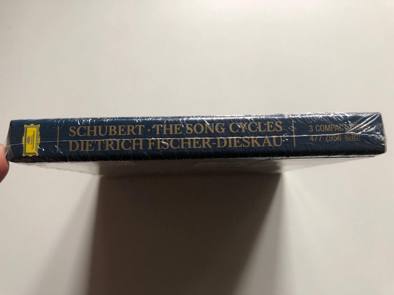 https://cdn11.bigcommerce.com/s-62bdpkt7pb/products/0/images/317027/Franz_Schubert_-_The_Song_Cycles_Die_Schne_Mllerin_Winterreise_Schwanengesang_-_Dietrich_Fischer-Dieskau_Gerald_Moore_Deutsche_Grammophon_3x_Audio_CD_Box_Set_477_7956_3__96033.1703070502.1280.1280.JPG?c=2