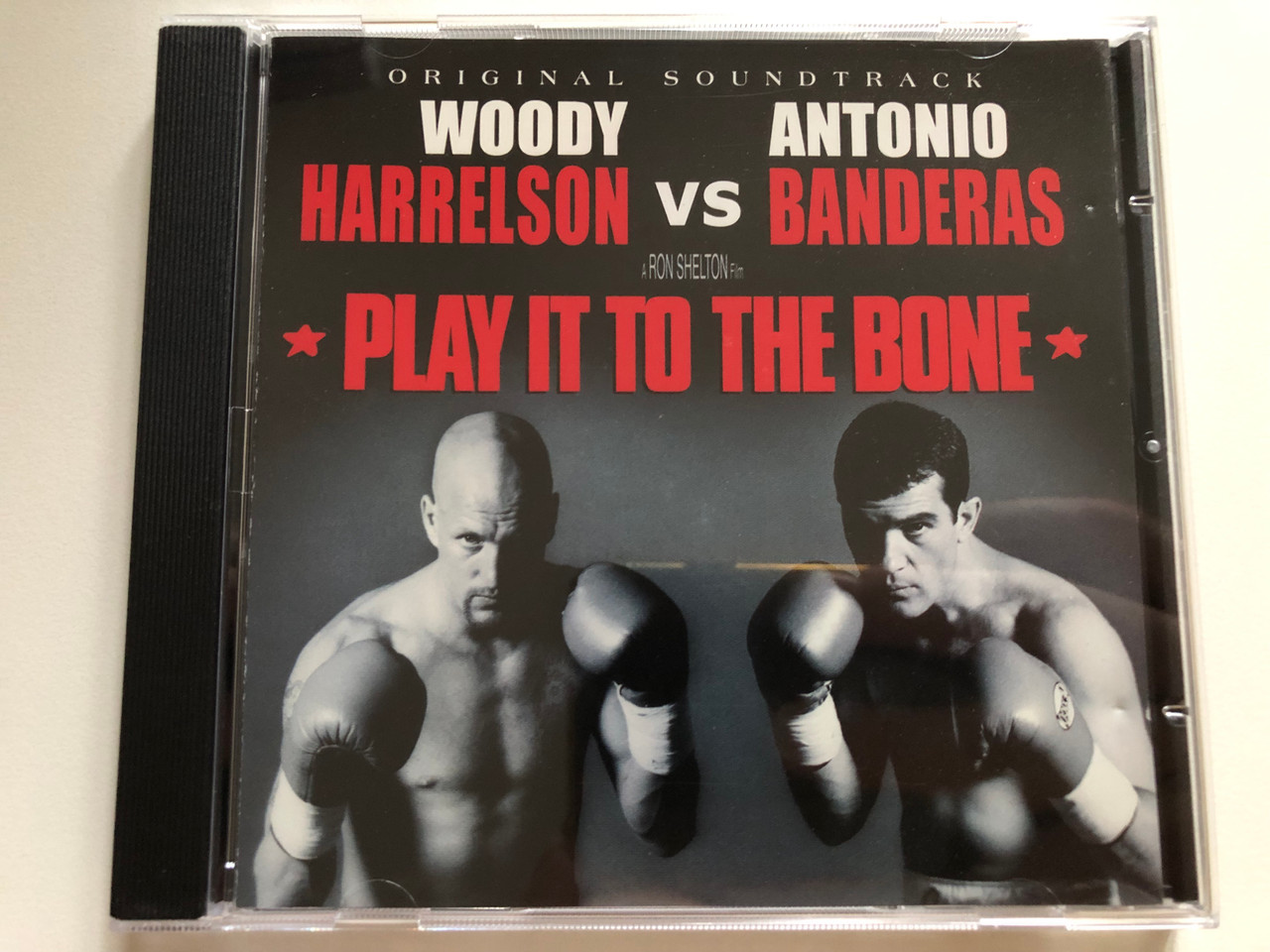 https://cdn11.bigcommerce.com/s-62bdpkt7pb/products/0/images/318172/Play_It_To_The_Bone_Original_Soundtrack_-_Woody_Harrelson_Vs_Antonio_Banderas_Hollywood_Records_Audio_CD_2000_0108062HWR_1__38976.1703661657.1280.1280.JPG?c=2
