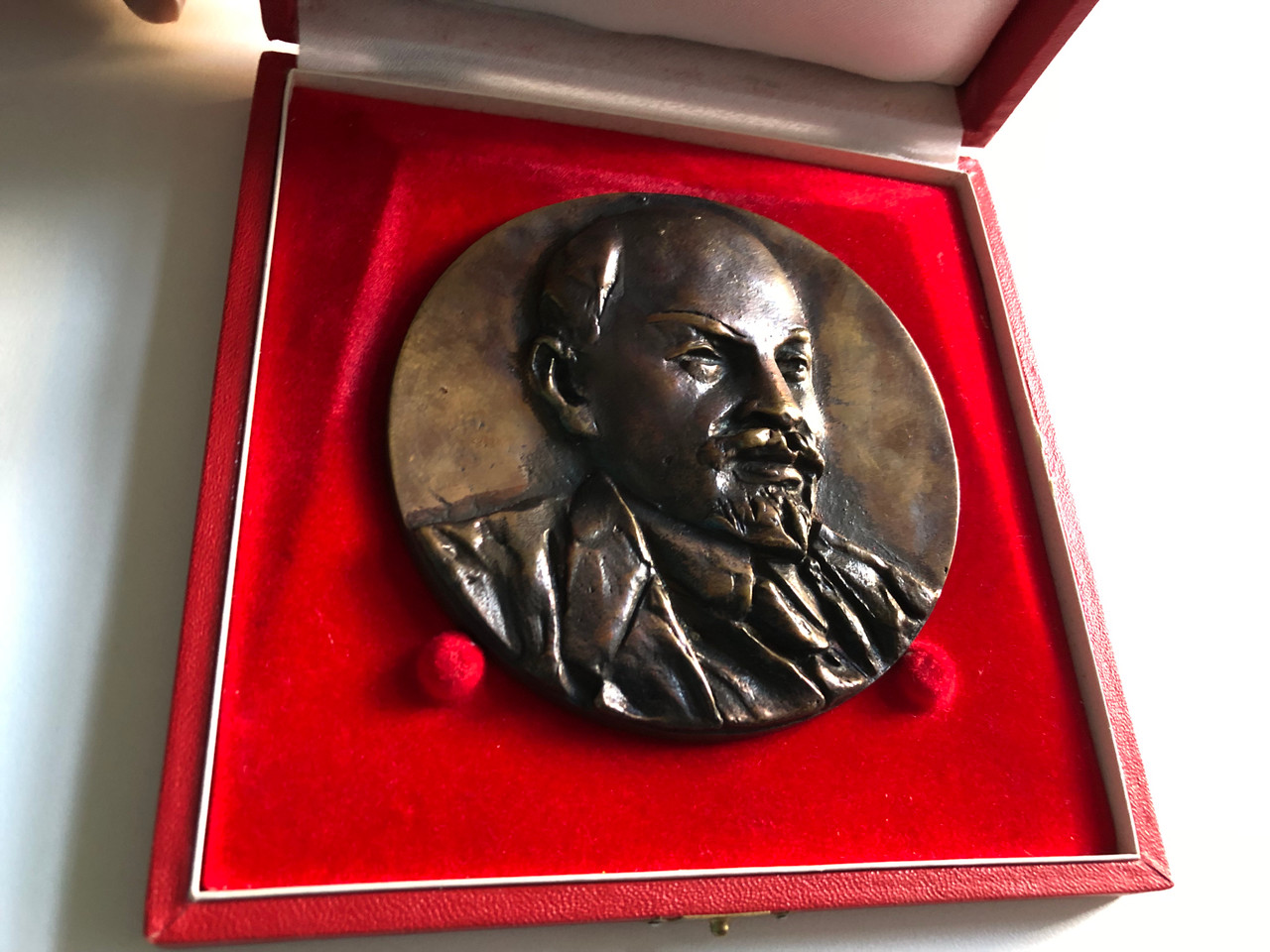 https://cdn11.bigcommerce.com/s-62bdpkt7pb/products/0/images/320589/Lenin_bronze_plaque_patinated_Soviet_CCCP_1__65181.1704644451.1280.1280.JPG?c=2