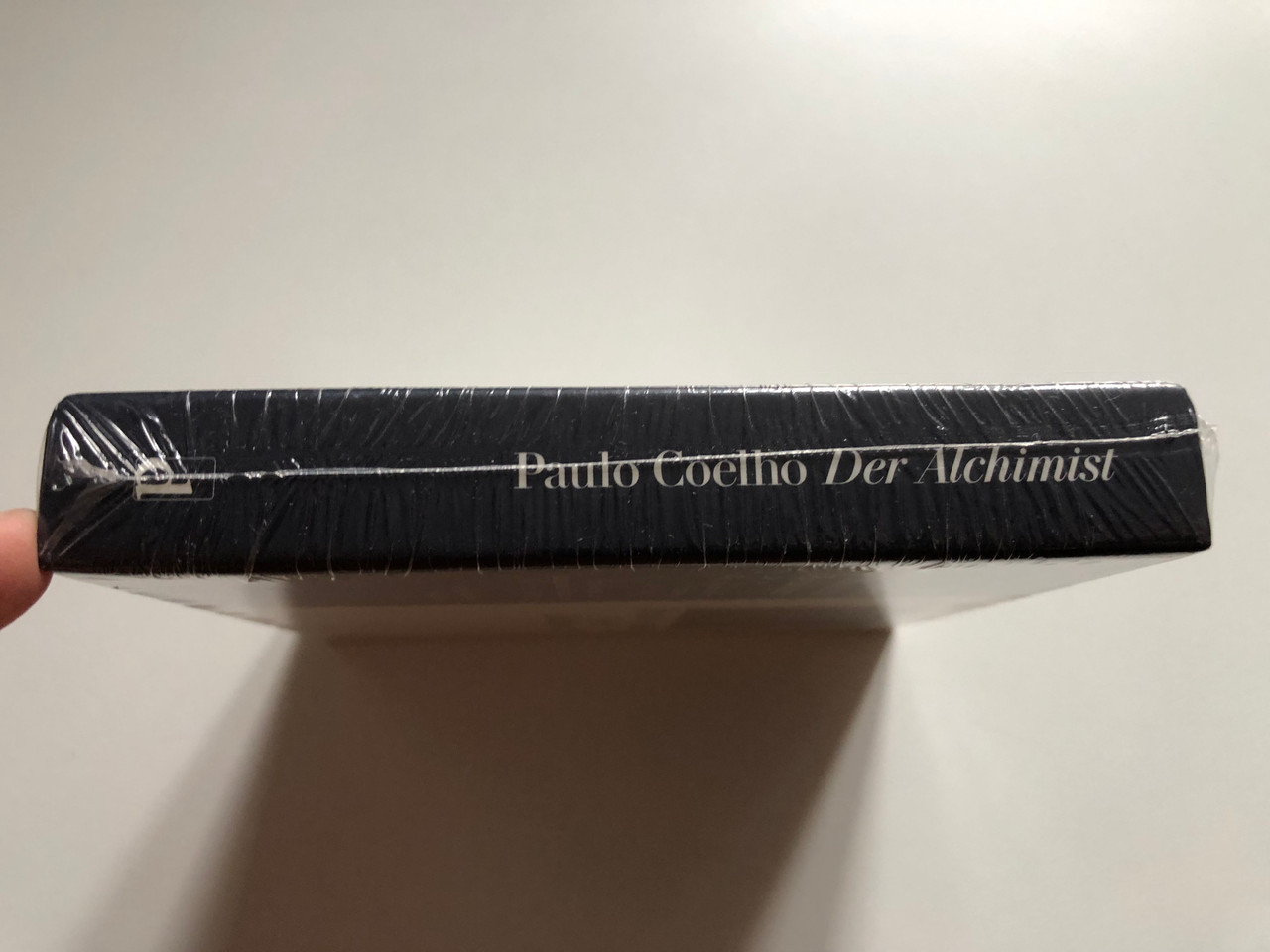 https://cdn11.bigcommerce.com/s-62bdpkt7pb/products/0/images/321910/Paulo_Coelho_Der_Alchimist_-_Diogenes_Verlag_Gelesen_Von_Christian_Brckner_Diogenes_Hrbuch_4x_Audio_CD_Box_Set_2006_ISBN_978-3-257-80024-1_3__22615.1705579817.1280.1280.JPG?c=2