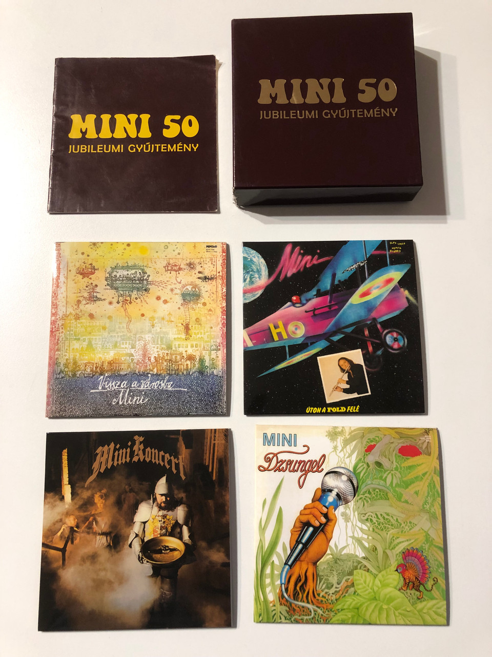 https://cdn11.bigcommerce.com/s-62bdpkt7pb/products/0/images/325794/Mini_50_-_Jubileumi_Gyjtemny_Kept_Alive_Records_4x_Audio_CD_Box_Set_20018_KAR_CD_007-010_4__69644.1709113485.1280.1280.JPG?c=2