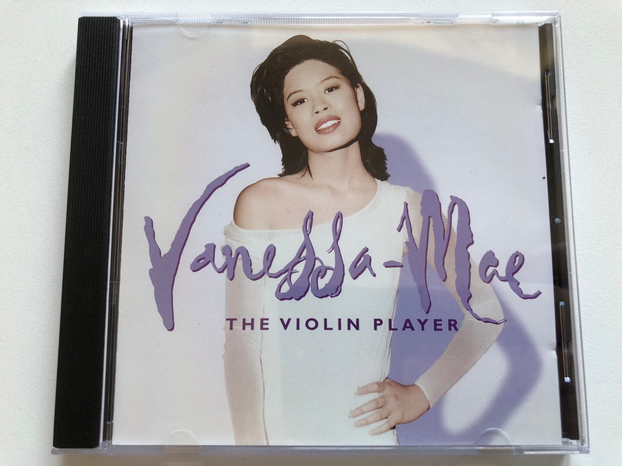 https://cdn11.bigcommerce.com/s-62bdpkt7pb/products/0/images/326637/Vanessa-Mae_The_Violin_Player_Angel_Records_Audio_CD_1995_7243_5_55089_2_8_1__81469.1709716315.1280.1280.JPG?c=2