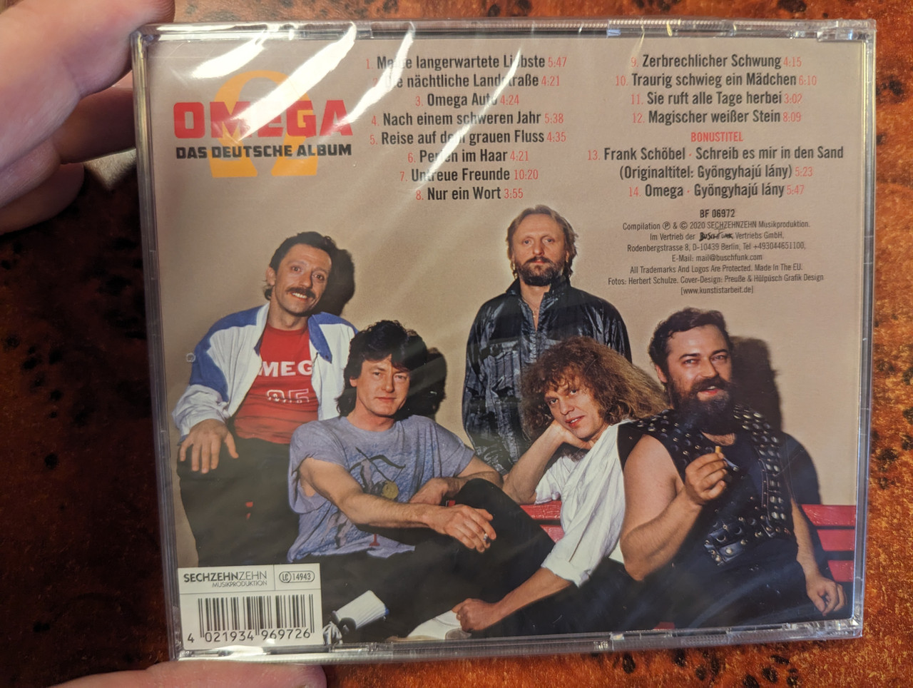https://cdn11.bigcommerce.com/s-62bdpkt7pb/products/0/images/326750/OMEGA_-_Das_Deutsche_Album_Sechzehnzehn_Musikproduktion_Audio_CD_2020_BF_06972_2__18155.1709808442.1280.1280.jpg?c=2