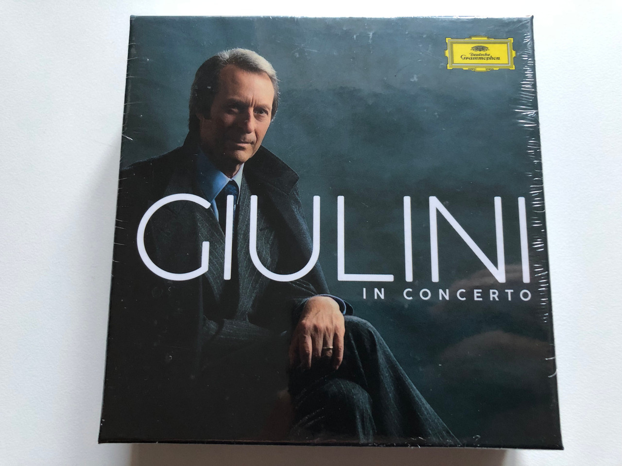 https://cdn11.bigcommerce.com/s-62bdpkt7pb/products/0/images/327741/Giulini_In_Concerto_Deutsche_Grammophon_11x_Audio_CD_Box_Set_2018_482_9510_1__38433.1710751047.1280.1280.JPG?c=2