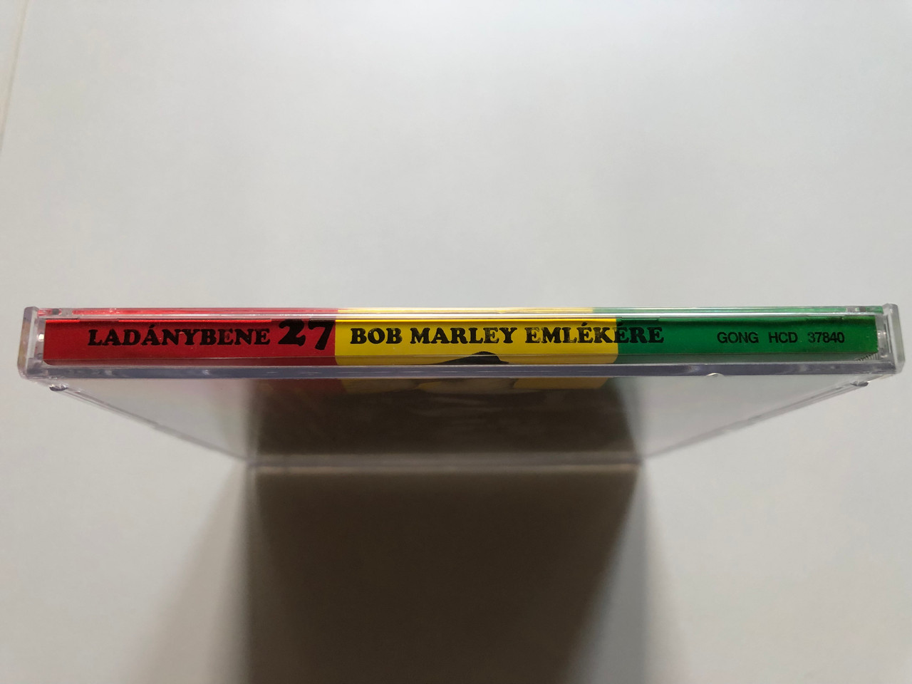 https://cdn11.bigcommerce.com/s-62bdpkt7pb/products/0/images/328658/Ladnybene_27_Bob_Marley_Emlkre_Gong_Audio_CD_1996_HCD_37840_3__73947.1711018449.1280.1280.JPG?c=2