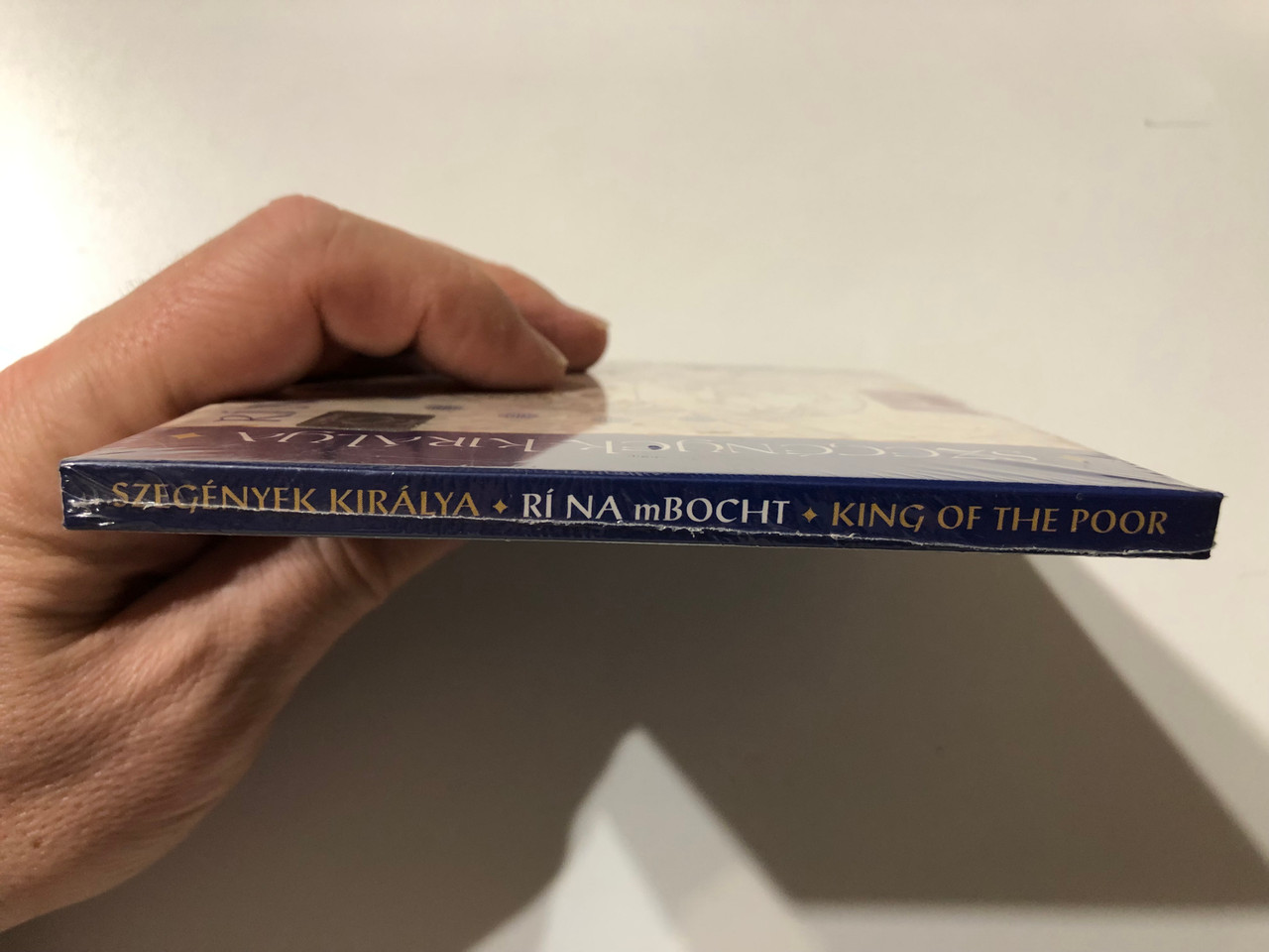 https://cdn11.bigcommerce.com/s-62bdpkt7pb/products/0/images/331881/dan_R_Na_Mbocht_King_Of_The_Poor_Szegnyek_Kirlya_Audio_CD_EDAIN2003_3__85753.1713955908.1280.1280.JPG?c=2