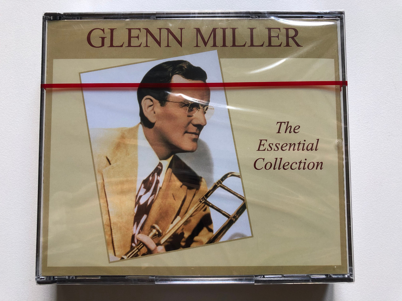 https://cdn11.bigcommerce.com/s-62bdpkt7pb/products/0/images/332749/Glenn_Miller_The_Essential_Collection_Readers_Digest_3x_Audio_CD_2004_RDCD_4321-3_1__51929.1714635104.1280.1280.JPG?c=2