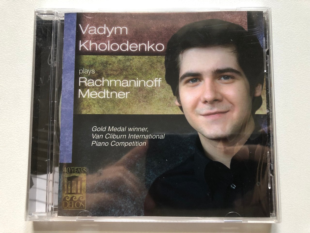 https://cdn11.bigcommerce.com/s-62bdpkt7pb/products/0/images/332767/Vadym_Kholodenko_plays_Rachmaninoff_Medtner_-_Gold_Medak_winner_Van_Cliburn_International_Piano_Competition_Delos_Productions_Audio_CD_2013_DE_3467_1__51620.1714637695.1280.1280.JPG?c=2