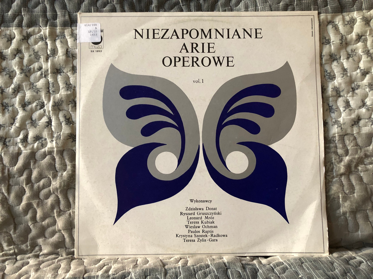 https://cdn11.bigcommerce.com/s-62bdpkt7pb/products/0/images/334264/Niezapomniane_Arie_Operowe_Vol._1_-_Wykonawcy_Zdzisawa_Donat_Ryszard_Gruszczyski_Leonard_Mrz_Teresa_Kubiak_Wiesaw_Ochman_Paulos_Raptis_Krystyna_Szostek-Radkowa_Teresa_ylis-Gara_P_1__04855.1715946705.1280.1280.JPG?c=2