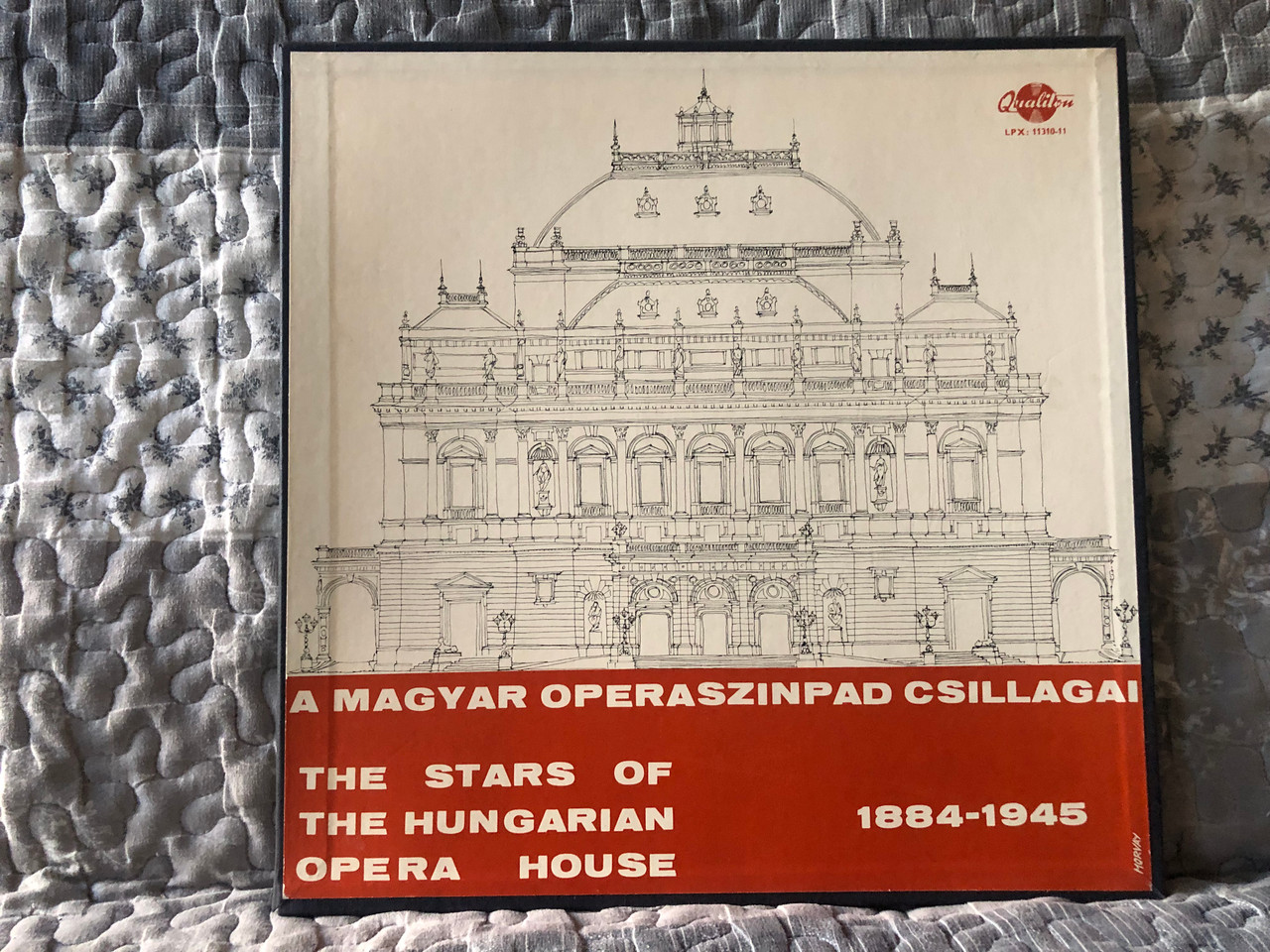 https://cdn11.bigcommerce.com/s-62bdpkt7pb/products/0/images/334299/A_Magyar_Operaszinpad_Cillagai_-_The_Stars_Of_The_Hungarian_Opera_House_1884-1945_Qualiton_2x_LP_LPX_11310-11_1__15025.1716214597.1280.1280.JPG?c=2