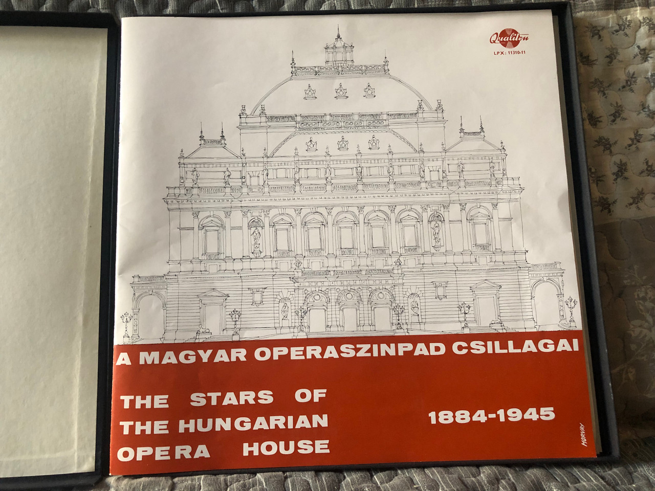 https://cdn11.bigcommerce.com/s-62bdpkt7pb/products/0/images/334301/A_Magyar_Operaszinpad_Cillagai_-_The_Stars_Of_The_Hungarian_Opera_House_1884-1945_Qualiton_2x_LP_LPX_11310-11_3__49419.1716214627.1280.1280.JPG?c=2