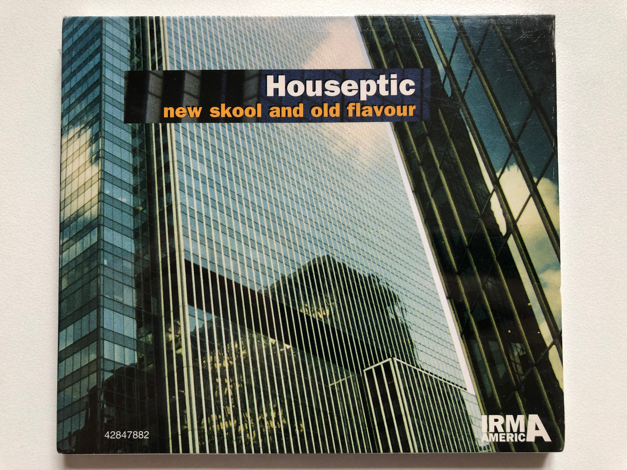 https://cdn11.bigcommerce.com/s-62bdpkt7pb/products/0/images/336543/Houseptic_-_New_Skool_And_Old_Flavour_Irma_Audio_CD_1998_42847882_1__79210.1718166827.1280.1280.JPG?c=2