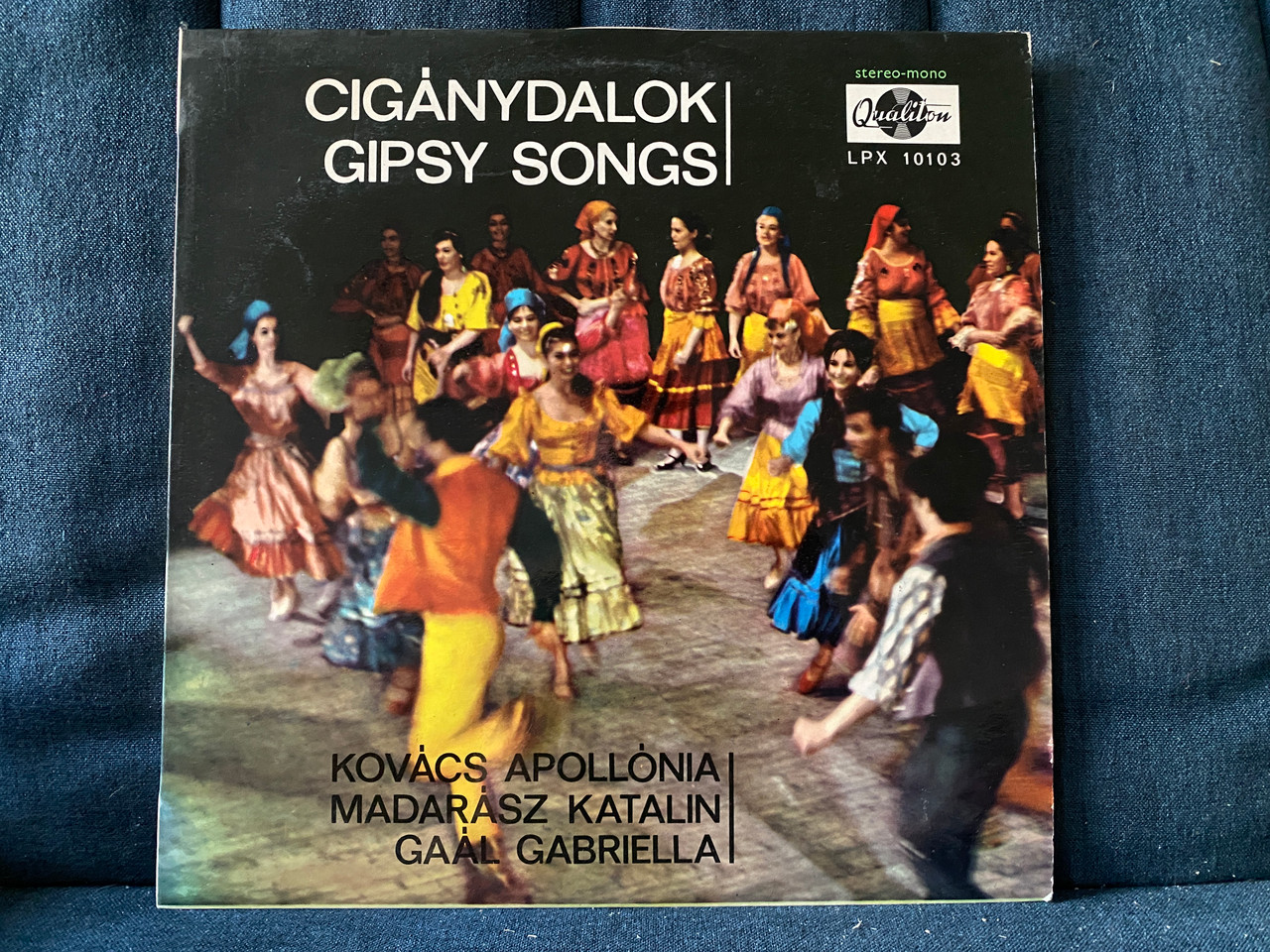 https://cdn11.bigcommerce.com/s-62bdpkt7pb/products/0/images/342911/Cignydalok_Gipsy_Songs_-_Kovcs_Apollnia_Madarsz_Katalin_Gal_Gabriella_Qualiton_LP_LPX_10103_1__24799.1722268348.1280.1280.JPG?c=2