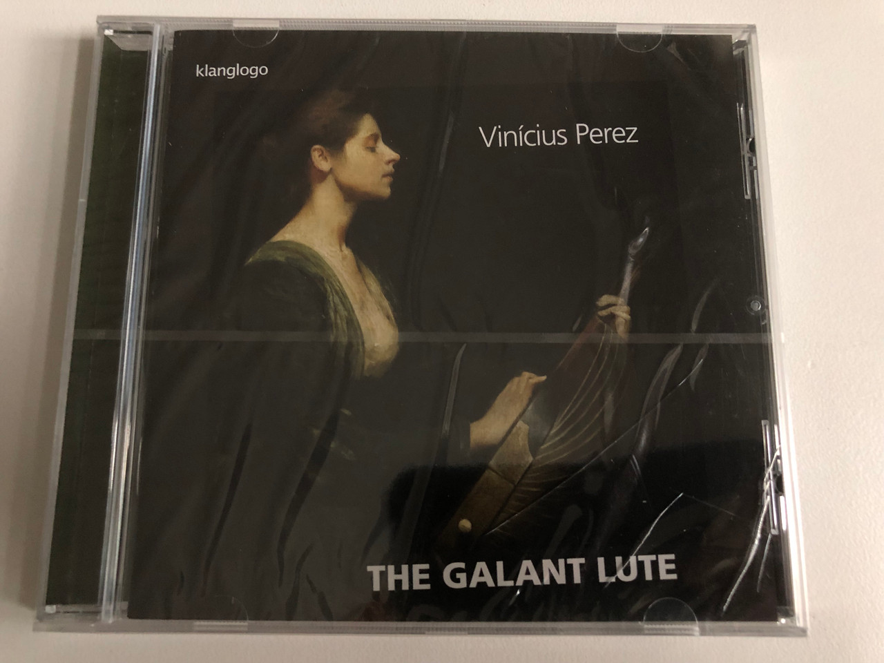 https://cdn11.bigcommerce.com/s-62bdpkt7pb/products/0/images/344478/Vinicius_Perez_The_Galant_Lute_Klanglogo_Audio_CD_2015_KL1515_1__13024.1723557040.1280.1280.JPG?c=2