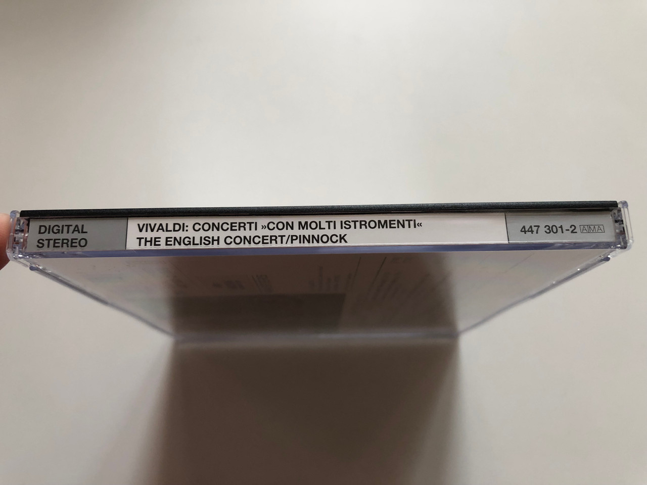 https://cdn11.bigcommerce.com/s-62bdpkt7pb/products/0/images/345341/Antonio_Vivaldi_Concerti_Con_Molti_Istromenti_-_The_English_Concert_Pinnock_Archiv_Produktion_Masters_Archiv_Produktion_Audio_CD_1995_447_301-2_4__78067.1724064262.1280.1280.JPG?c=2