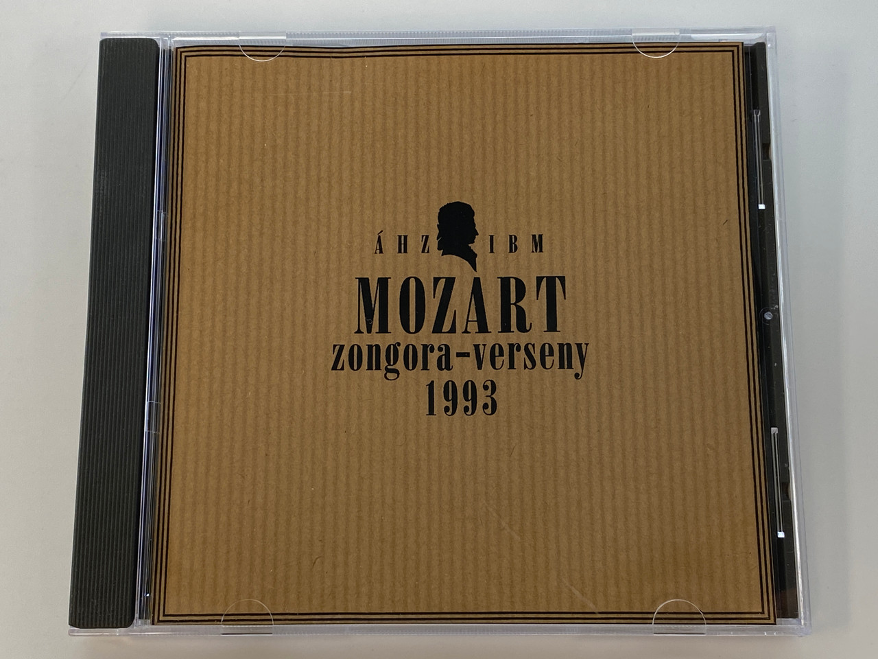 https://cdn11.bigcommerce.com/s-62bdpkt7pb/products/0/images/349198/HZ-IBM_Mozart_Zongora-Verseny_1993_IBM_Magyarorszg_Audio_CD_MO_001_1__71032.1727281519.1280.1280.jpg?c=2