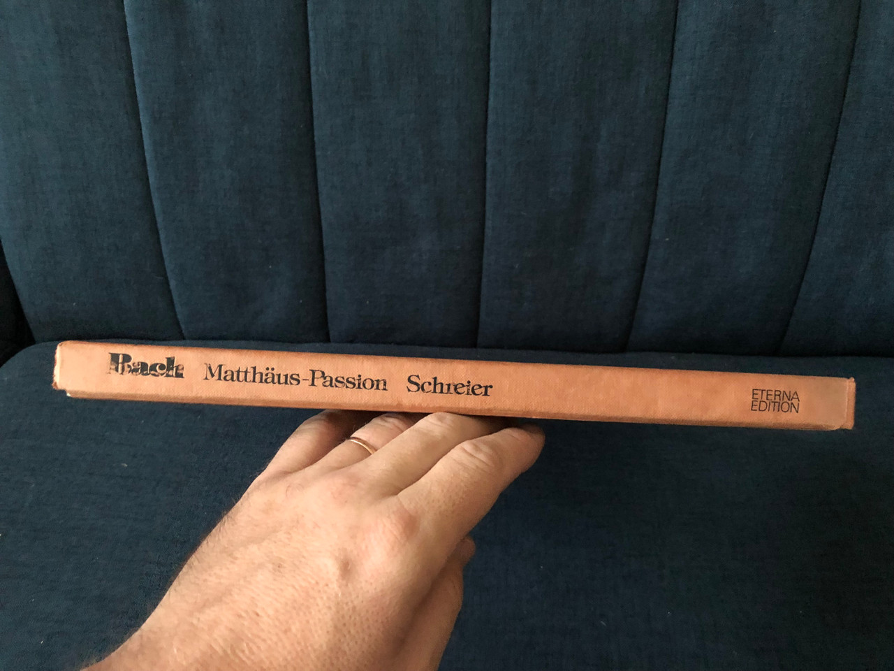 https://cdn11.bigcommerce.com/s-62bdpkt7pb/products/0/images/352942/Bach_Matthus-Passion_-_Peter_Schreier_ETERNA_4x_LP_Box_Set_8_27_822-825_2__84841.1728373754.1280.1280.JPG?c=2
